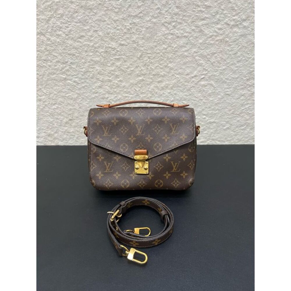 Louis Vuitton Women Pre-Loved Bag Very Good Condition